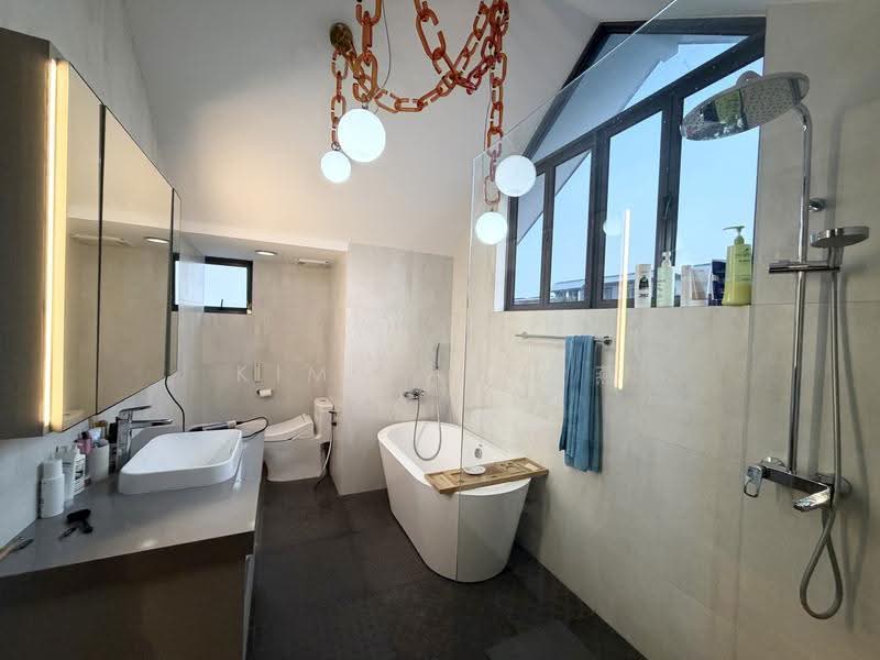 Classical Demi-D, Renovated with Good move-in condition, big regular land with wide frontage, Seletar Hills Estate - call 8130 3636 to view now!, Seletar / Yio Chu Kang, 6 Bedrooms, 5,000 sqft, Semi-Detached House For Sale, by Kim Yan 金燕, 500263128 - Bathroom - PropertyGuru.com.sg