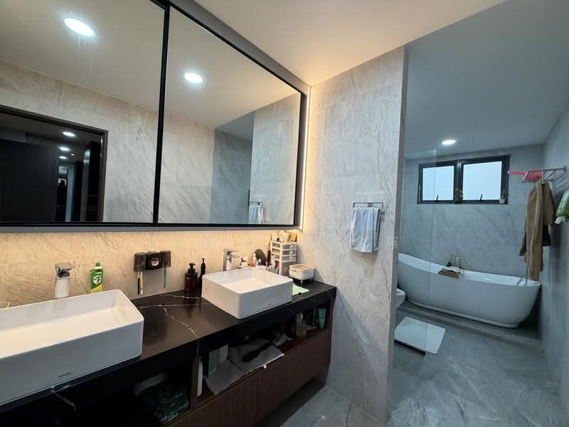 Classical Demi-D, Renovated with Good move-in condition, big regular land with wide frontage, Seletar Hills Estate - call 8130 3636 to view now!, Seletar / Yio Chu Kang, 6 Bedrooms, 5,000 sqft, Semi-Detached House For Sale, by Kim Yan 金燕, 500263128 - PropertyGuru.com.sg