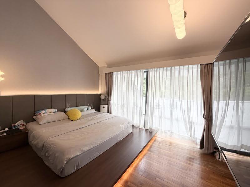 Classical Demi-D, Renovated with Good move-in condition, big regular land with wide frontage, Seletar Hills Estate - call 8130 3636 to view now!, Seletar / Yio Chu Kang, 6 Bedrooms, 5,000 sqft, Semi-Detached House For Sale, by Kim Yan 金燕, 500263128 - Bedroom - PropertyGuru.com.sg