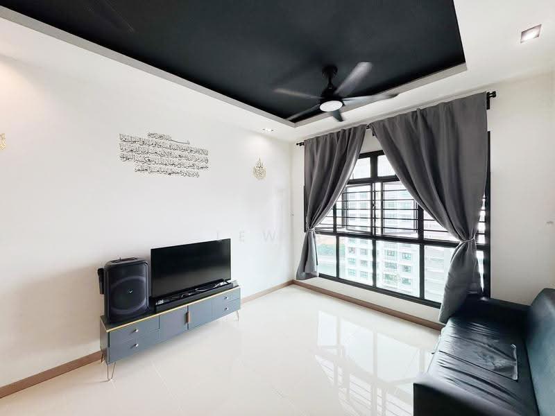 413a Northshore drive, Northshore Drive, 2 Bedrooms, 721 sqft, HDB Flat For Sale, by Lewis Ho, 500263133 - Living Room - PropertyGuru.com.sg