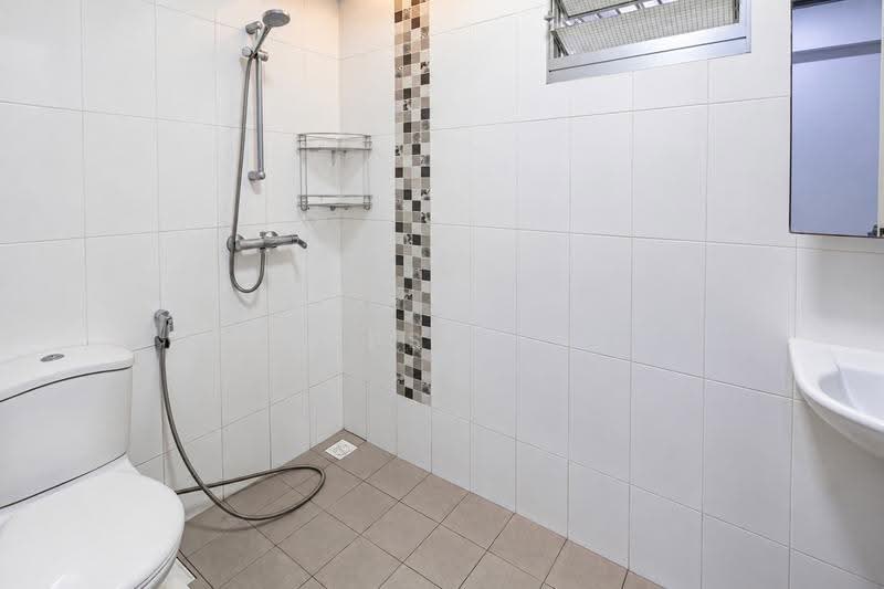 489A Choa Chu Kang Avenue 5, 489A Choa Chu Kang Avenue 5, Dairy Farm / Bukit Panjang / Choa Chu Kang, 3 Bedrooms, 1,216 sqft, HDB Flat For Sale, by Warren Chan, 500263149 - Bathroom - PropertyGuru.com.sg