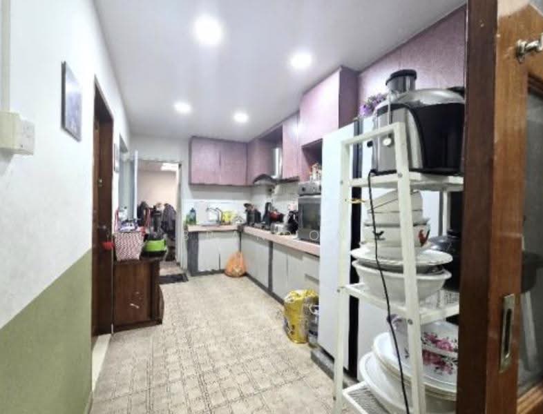 Toh Estate, Toh Drive, Changi Airport / Changi Village, 2 Bedrooms, 1,399 sqft, Corner Terrace For Sale, by Brandon Cher, 500263155 - Kitchen - PropertyGuru.com.sg