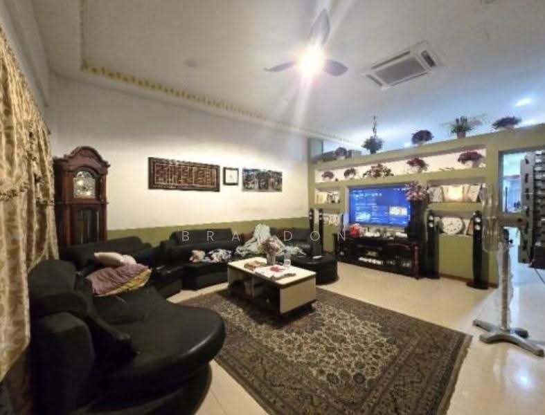 Toh Estate, Toh Drive, Changi Airport / Changi Village, 2 Bedrooms, 1,399 sqft, Corner Terrace For Sale, by Brandon Cher, 500263155 - Living Room - PropertyGuru.com.sg