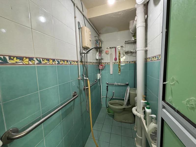 107 Jalan Bukit Merah, 107 Jalan Bukit Merah, Alexandra / Commonwealth, Room Rental, 100 sqft, HDB Flat For Rent, by Stella Kuek, 500263156 - Bathroom - PropertyGuru.com.sg
