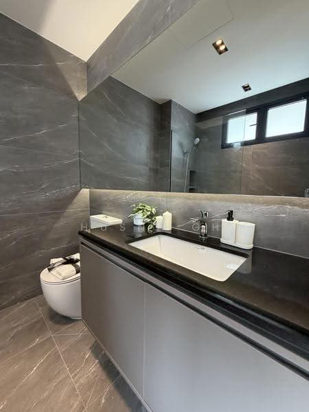 Sembawang Straits Estate, 23 Jalan Sankam, Sembawang / Yishun, 5 Bedrooms, 4,834 sqft, Terraced House For Sale, by Husna Gh, 500263188 - Bathroom - PropertyGuru.com.sg