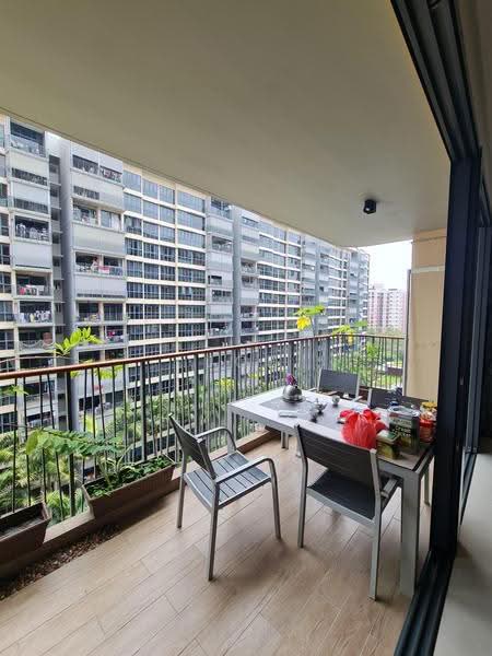 Hundred Palms Residences, 276 Yio Chu Kang Road, Hougang / Punggol / Sengkang, 5 Bedrooms, 1,528 sqft, Condominium For Sale, by Joe Leow, 500263189 - Big Balcony - PropertyGuru.com.sg