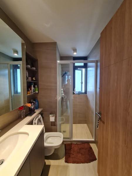Hundred Palms Residences, 276 Yio Chu Kang Road, Hougang / Punggol / Sengkang, 5 Bedrooms, 1,528 sqft, Condominium For Sale, by Joe Leow, 500263189 - Common Bathroom - PropertyGuru.com.sg