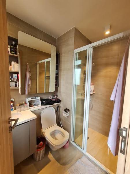 Hundred Palms Residences, 276 Yio Chu Kang Road, Hougang / Punggol / Sengkang, 5 Bedrooms, 1,528 sqft, Condominium For Sale, by Joe Leow, 500263189 - Ensuite Bathroom - PropertyGuru.com.sg