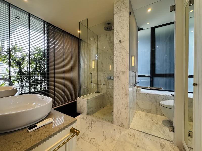The Trizon, 8 Ridgewood Close, Tanglin / Holland / Bukit Timah, 4 Bedrooms, 1,959 sqft, Condominium For Rent, by Eric Lim, 500263241 - Master Bathroom - PropertyGuru.com.sg
