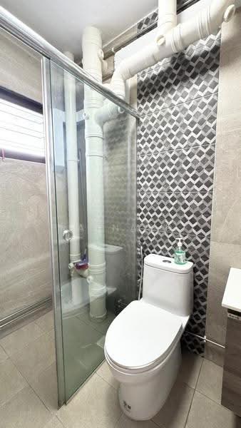 667D Jurong West Street 65, 667D Jurong West Street 65, Boon Lay / Jurong / Tuas, 3 Bedrooms, 1,184 sqft, HDB Flat For Sale, by Raynard Lim, 500263260 - Bathroom - PropertyGuru.com.sg