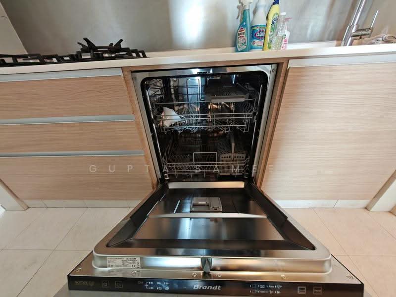 The Azure, 201 Ocean Drive, Harbourfront / Telok Blangah, 3 Bedrooms, 1,711 sqft, Condominium For Rent, by Gupta Sameer Raj, 500263291 - Kitchen - PropertyGuru.com.sg