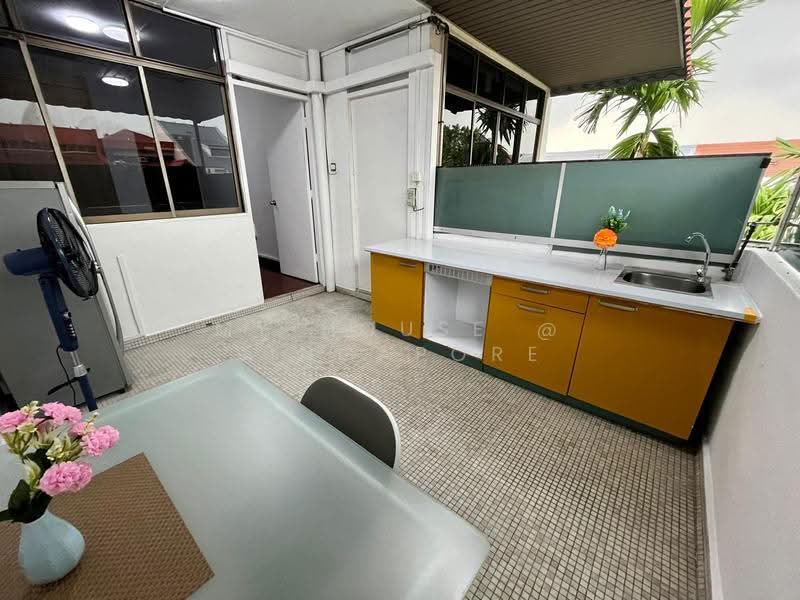 Serangoon terrace house, Hougang / Punggol / Sengkang, Room Rental, 269 sqft, Terraced House For Rent, by Desmond, 500263304 - Kitchen - PropertyGuru.com.sg