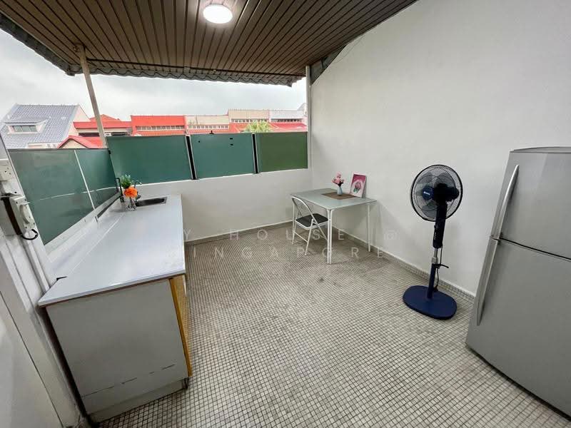 Serangoon terrace house, Hougang / Punggol / Sengkang, Room Rental, 269 sqft, Terraced House For Rent, by Desmond, 500263304 - Balcony - PropertyGuru.com.sg