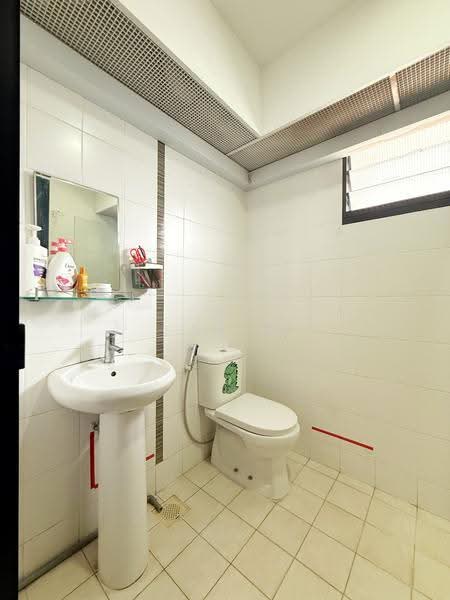 336A Yishun Street 31, 336A Yishun Street 31, Sembawang / Yishun, 3 Bedrooms, 990 sqft, HDB Flat For Sale, by Fariz Rashid, 500263323 - Master Bathroom - PropertyGuru.com.sg