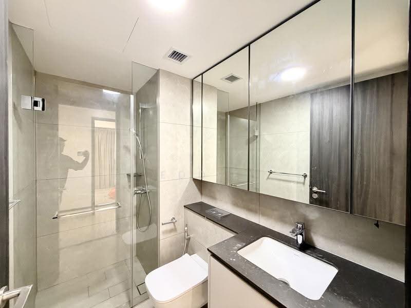 Sky Eden @ Bedok, 1 Bedok Central, Bedok / Upper East Coast, 3 Bedrooms, 893 sqft, Condominium For Sale, by Eddie Xiao, 500263379 - Bathroom - PropertyGuru.com.sg