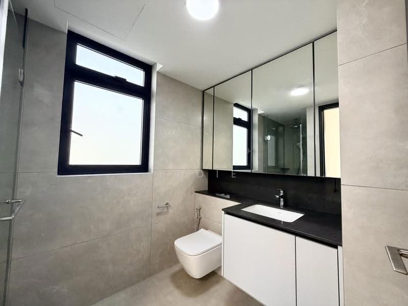 Sky Eden @ Bedok, 1 Bedok Central, Bedok / Upper East Coast, 3 Bedrooms, 893 sqft, Condominium For Sale, by Eddie Xiao, 500263379 - Bathroom - PropertyGuru.com.sg