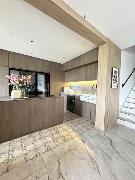 Townhouse Apartments, 139 Cavenagh Road, Orchard / River Valley, 4 Bedrooms, 2,142 sqft, Apartment For Sale, by Ice Tham, 500263380 - Kitchen - PropertyGuru.com.sg
