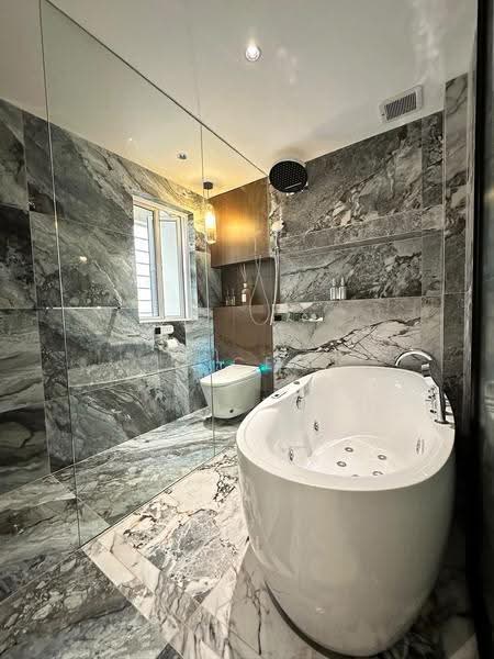 Townhouse Apartments, 139 Cavenagh Road, Orchard / River Valley, 4 Bedrooms, 2,142 sqft, Apartment For Sale, by Ice Tham, 500263380 - Bathroom - PropertyGuru.com.sg