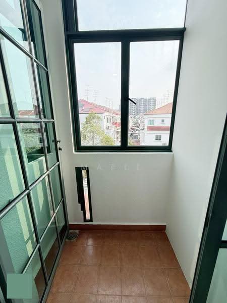 Westwood Terrace, Boon Lay / Jurong / Tuas, Room Rental, 150 sqft, Terraced House For Rent, by Maple Yap, 500263395 - MBR7 Balcony - PropertyGuru.com.sg