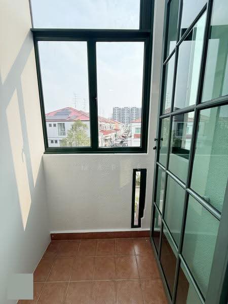 Westwood Terrace, Boon Lay / Jurong / Tuas, Room Rental, 150 sqft, Terraced House For Rent, by Maple Yap, 500263395 - MBR8 Balcony - PropertyGuru.com.sg