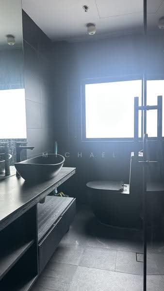 Tradehub 21, 18 Boon Lay Way, Boon Lay / Jurong / Tuas, 1,593 sqft, Light Industrial (B1) For Rent, by Michael Segar, 500263401 - Bathroom - CommercialGuru.com.sg