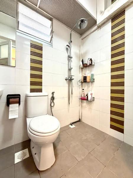 671A Edgefield Plains, 671A Edgefield Plains, Hougang / Punggol / Sengkang, 3 Bedrooms, 969 sqft, HDB Flat For Sale, by Isaac Chew, 500263424 - Bathroom - PropertyGuru.com.sg