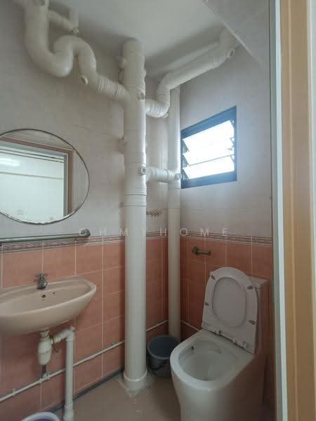 687B Choa Chu Kang Drive, 687B Choa Chu Kang Drive, Dairy Farm / Bukit Panjang / Choa Chu Kang, 3 Bedrooms, 1,184 sqft, HDB Flat For Sale, by EVON NG, 500263443 - Bathroom - PropertyGuru.com.sg