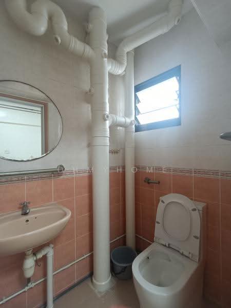 687B Choa Chu Kang Drive, 687B Choa Chu Kang Drive, Dairy Farm / Bukit Panjang / Choa Chu Kang, 3 Bedrooms, 1,184 sqft, HDB Flat For Sale, by EVON NG, 500263443 - Bathroom - PropertyGuru.com.sg