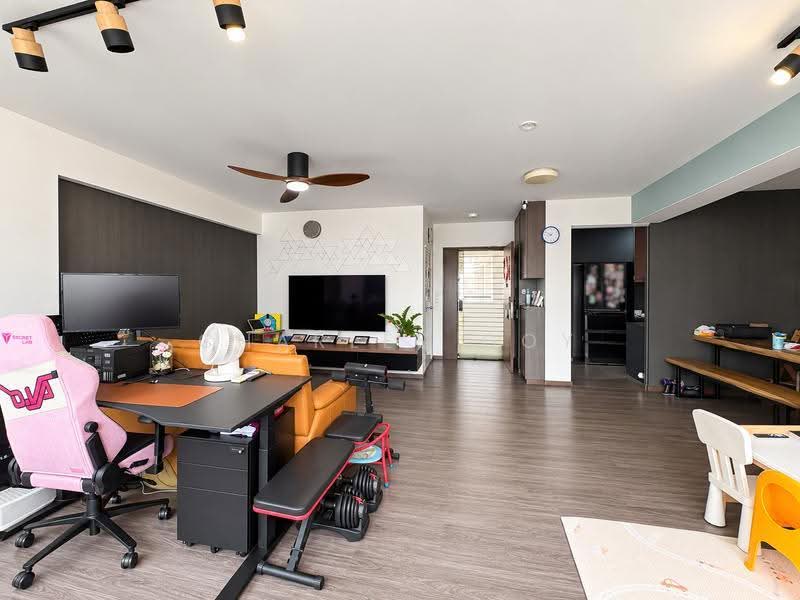 153B Bedok South Road, 153B Bedok South Road, Bedok / Upper East Coast, 3 Bedrooms, 1,216 sqft, HDB Flat For Sale, by Charles Goy, 500263445 - Living Room - PropertyGuru.com.sg