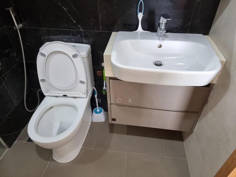 The Glades, 12 Bedok Rise, Bedok / Upper East Coast, 1 Bedroom, 450 sqft, Condominium For Rent, by Nick Poh, 500263446 - Bathroom - PropertyGuru.com.sg