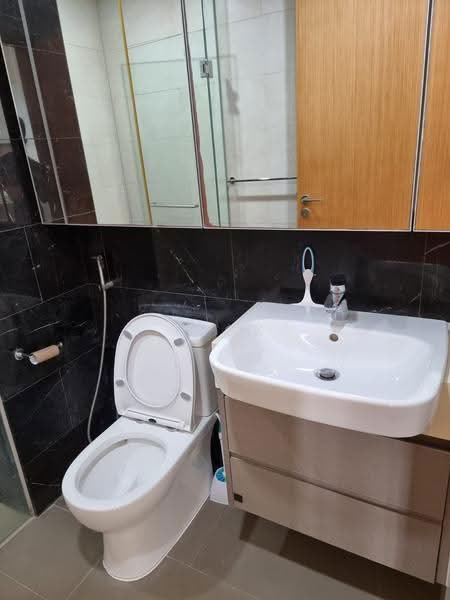 The Glades, 12 Bedok Rise, Bedok / Upper East Coast, 1 Bedroom, 450 sqft, Condominium For Rent, by Nick Poh, 500263446 - Bathroom - PropertyGuru.com.sg