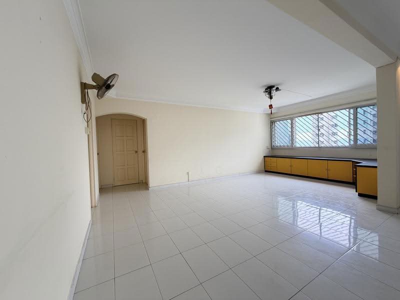 864 Yishun Avenue 4, 864 Yishun Avenue 4, Sembawang / Yishun, 3 Bedrooms, 1,313 sqft, HDB Flat For Sale, by Eric Ee, 500263448 - Living Room - PropertyGuru.com.sg