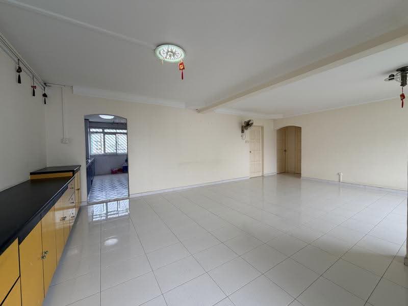 864 Yishun Avenue 4, 864 Yishun Avenue 4, Sembawang / Yishun, 3 Bedrooms, 1,313 sqft, HDB Flat For Sale, by Eric Ee, 500263448 - Living Room - PropertyGuru.com.sg