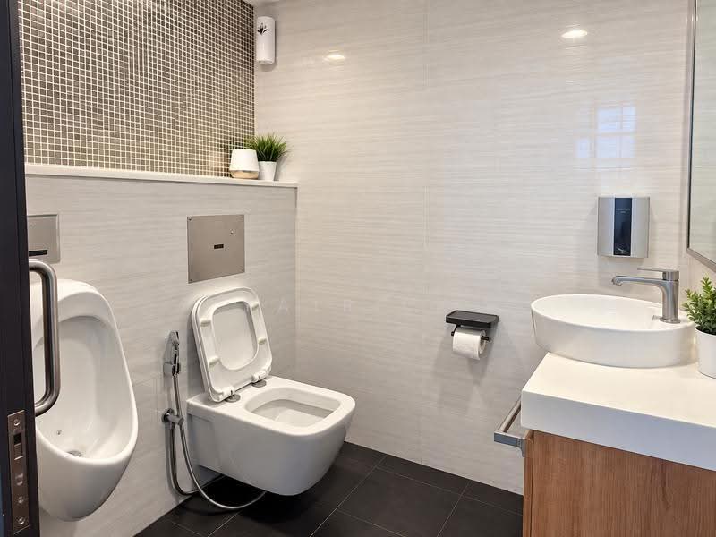 Robinson Square, 144 Robinson Road, Boat Quay / Raffles Place / Marina, 1,173 sqft, Office For Rent, by Patrick Ong 王鹏若(安仔), 500263458 - Bathroom - CommercialGuru.com.sg