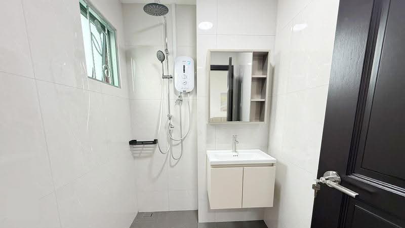 Westwood Terrace, Boon Lay / Jurong / Tuas, Room Rental, 200 sqft, Terraced House For Rent, by Maple Yap, 500263460 - STUDIO6 Bathroom - PropertyGuru.com.sg