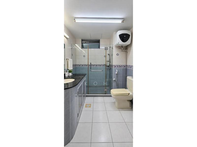 Emerald Park, 2 Indus Road, Alexandra / Commonwealth, 3 Bedrooms, 1,206 sqft, Condominium For Sale, by Koh Zheng Jie, 500263463 - Bathroom - PropertyGuru.com.sg
