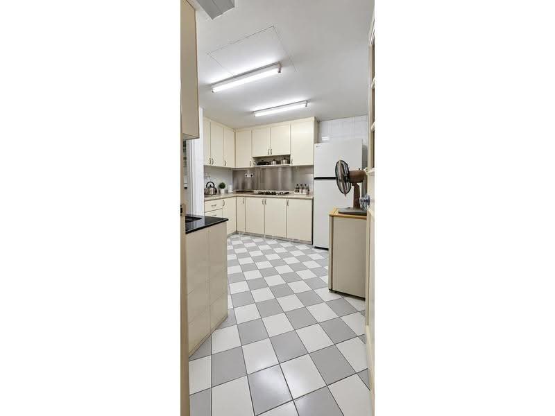 Emerald Park, 2 Indus Road, Alexandra / Commonwealth, 3 Bedrooms, 1,206 sqft, Condominium For Sale, by Koh Zheng Jie, 500263463 - Kitchen - PropertyGuru.com.sg