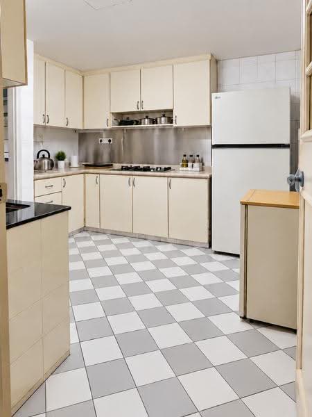 Emerald Park, 2 Indus Road, Alexandra / Commonwealth, 3 Bedrooms, 1,206 sqft, Condominium For Sale, by Koh Zheng Jie, 500263463 - Kitchen - PropertyGuru.com.sg