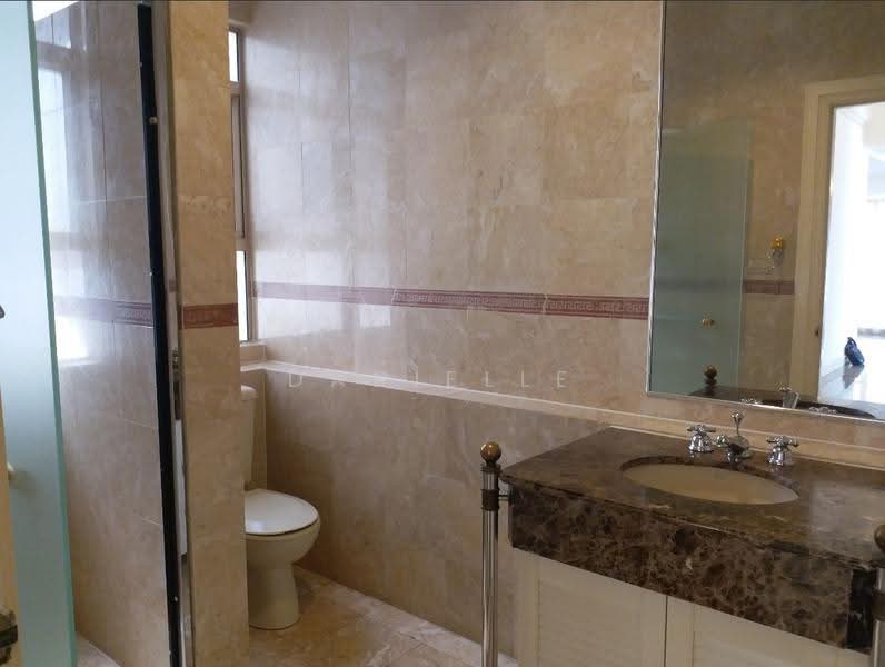 Leonie Condotel, 2 Leonie Hill Road, Orchard / River Valley, 4 Bedrooms, 4,843 sqft, Condominium For Rent, by Danielle Loh, 500263470 - Bathroom - PropertyGuru.com.sg