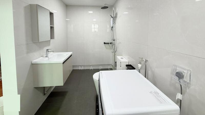 Westwood Terrace, Boon Lay / Jurong / Tuas, Room Rental, 200 sqft, Terraced House For Rent, by Maple Yap, 500263472 - STUDIO5 Bathroom - PropertyGuru.com.sg