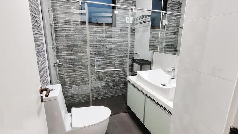 Parc Oasis, 49 Jurong East Avenue 1, Boon Lay / Jurong / Tuas, Room Rental, 120 sqft, Condominium For Rent, by Maple Yap, 500263489 - Common Bathroom - PropertyGuru.com.sg