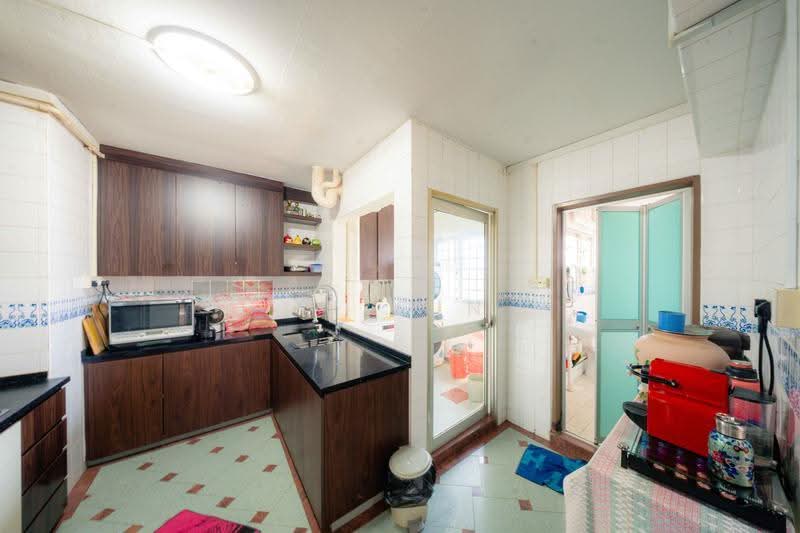669 Jalan Damai, 669 Jalan Damai, Eunos / Geylang / Paya Lebar, 4 Bedrooms, 1,377 sqft, HDB Flat For Sale, by Rizqin Adam, 500263496 - Kitchen - PropertyGuru.com.sg