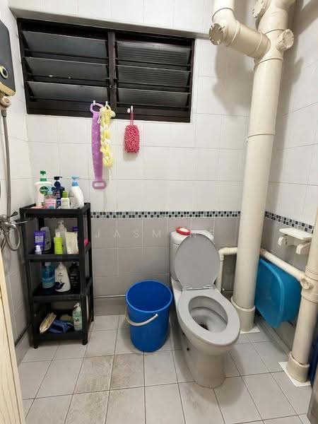 208 Yishun Street 21, 208 Yishun Street 21, Sembawang / Yishun, 3 Bedrooms, 1,001 sqft, HDB Flat For Sale, by Jasmine Lee T W, 500263507 - Bathroom - PropertyGuru.com.sg