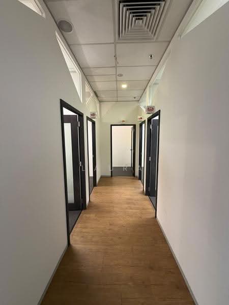 158 Cecil Street, 158 Cecil Street, Boat Quay / Raffles Place / Marina, 10,086 sqft, Office For Rent, by Laura Lee, 500263513 - Corridor - CommercialGuru.com.sg