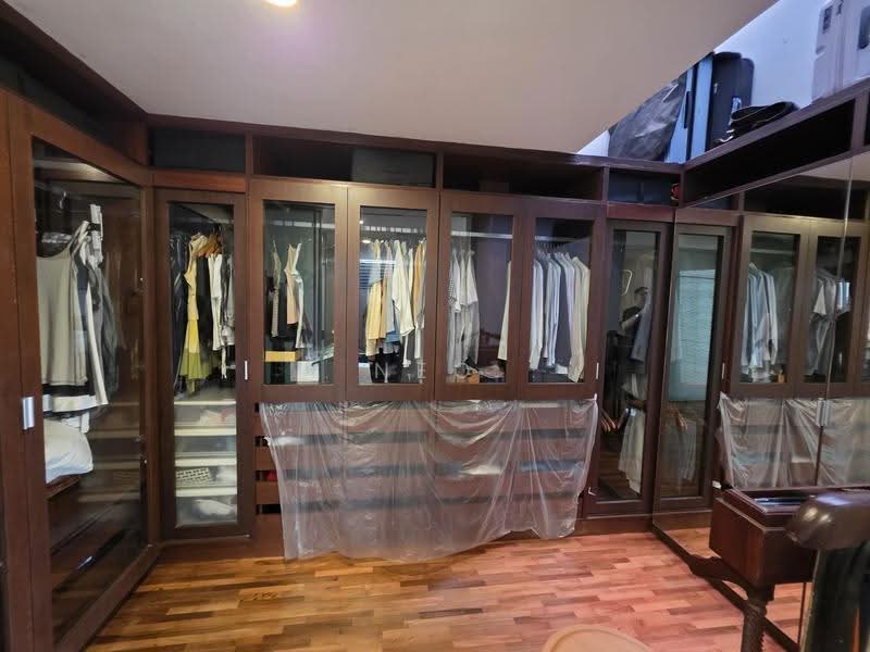 Upper Neram Road, Upper Neram Road, Seletar / Yio Chu Kang, 4 Bedrooms, 5,000 sqft, Semi-Detached House For Rent, by Neo Chee Seng, 500263536 - Walk-in wardrobe - PropertyGuru.com.sg