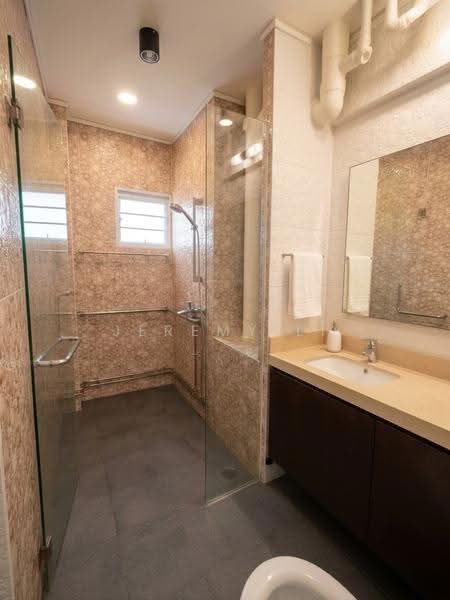 633 Hougang Avenue 8, 633 Hougang Avenue 8, Hougang / Punggol / Sengkang, 4 Bedrooms, 1,593 sqft, HDB Flat For Sale, by Jeremy Li, 500263564 - Bathroom - PropertyGuru.com.sg