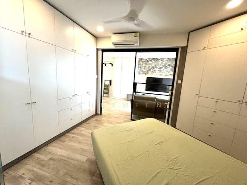 Mandarin Gardens, 5 Siglap Road, East Coast / Marine Parade, 1 Bedroom, 732 sqft, Condominium For Rent, by Shermeen Chow, 500263592 - Wardrobe - PropertyGuru.com.sg