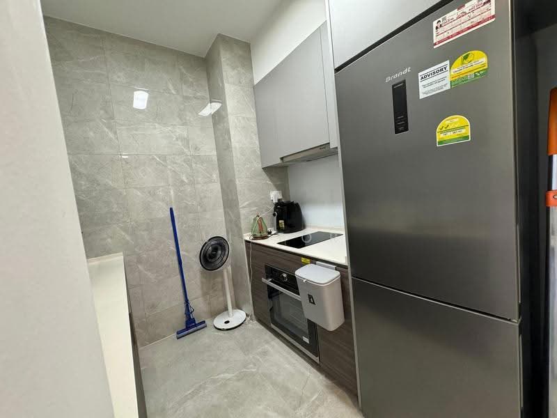 Stirling Residences, 23 Stirling Road, Alexandra / Commonwealth, 2 Bedrooms, 689 sqft, Condominium For Rent, by Victor Pang, 500263624 - Kitchen - PropertyGuru.com.sg
