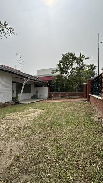 Opera Estate, Jalan Bangsawan, East Coast / Marine Parade, 3 Bedrooms, 1,500 sqft, Semi-Detached House For Sale, by Alfred Ng, 500263625 - Exterior - PropertyGuru.com.sg