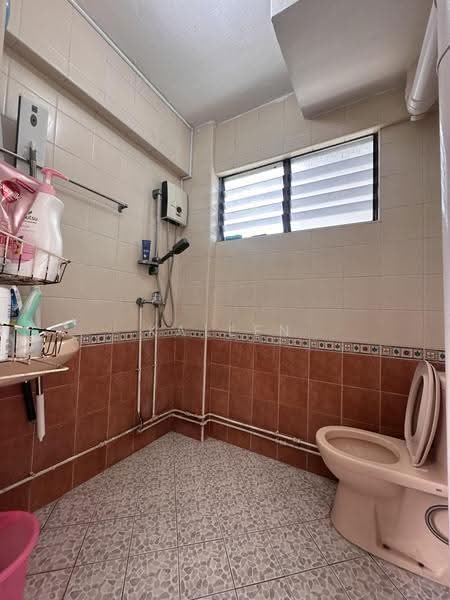 2 Teck Whye Avenue, 2 Teck Whye Avenue, Dairy Farm / Bukit Panjang / Choa Chu Kang, 2 Bedrooms, 797 sqft, HDB Flat For Sale, by Kaleen Chuah, 500263641 - Bathroom - PropertyGuru.com.sg
